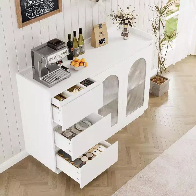 Buffet de 48 po avec 3 tiroirs, portes vitrées et lumières LED, meuble de rangement moderne pour bar à café, cuisine et salle à manger