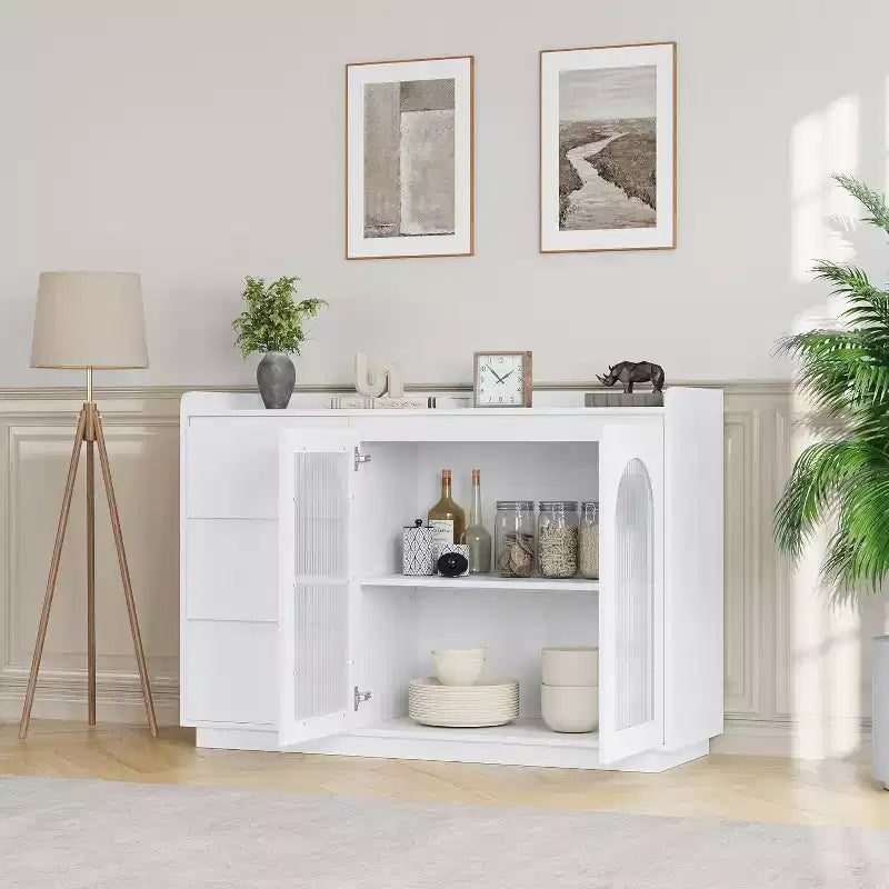 Buffet de 48 po avec 3 tiroirs, portes vitrées et lumières LED, meuble de rangement moderne pour bar à café, cuisine et salle à manger