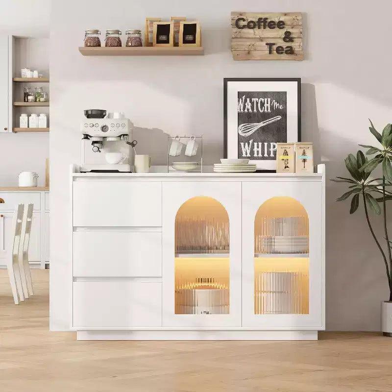 Buffet de 48 po avec 3 tiroirs, portes vitrées et lumières LED, meuble de rangement moderne pour bar à café, cuisine et salle à manger