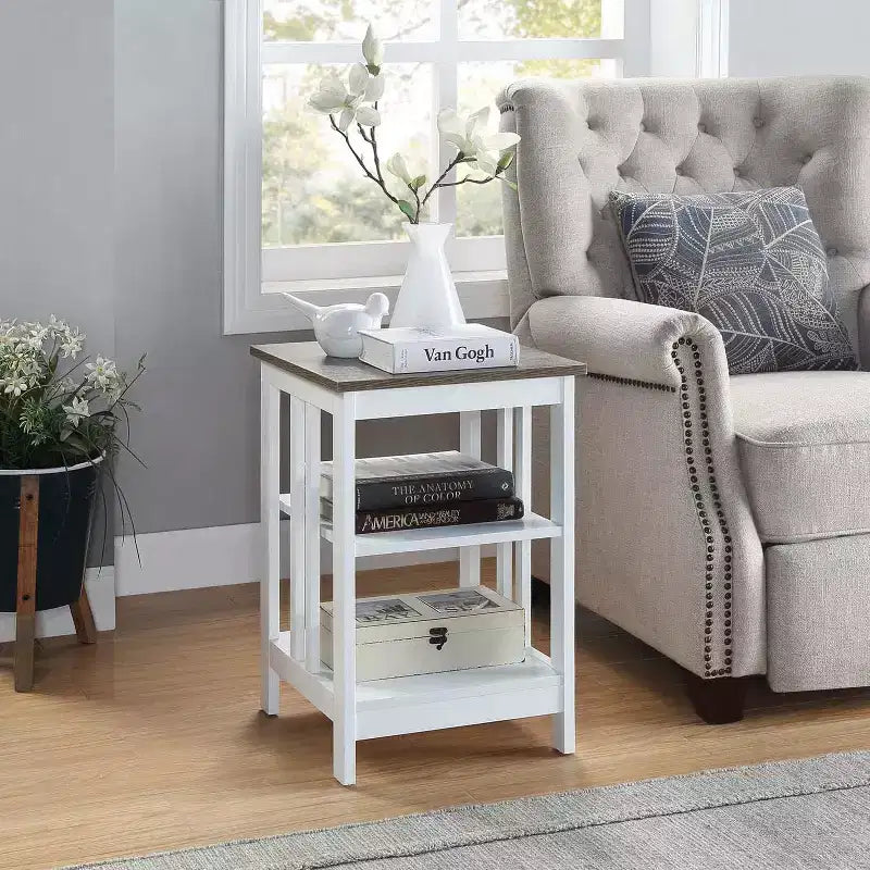 Table d'appoint avec plateau lisse et deux étagères, construction en MDF, table d'appoint d'appoint de style transitionnel pour la décoration du salon ou de la chambre à coucher