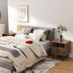 Table de chevet Mid-Century Moderne cannelée de 50 cm avec tiroirs et espace de rangement ouvert, pieds en bois massif, table de chevet en noyer pour chambre à coucher 