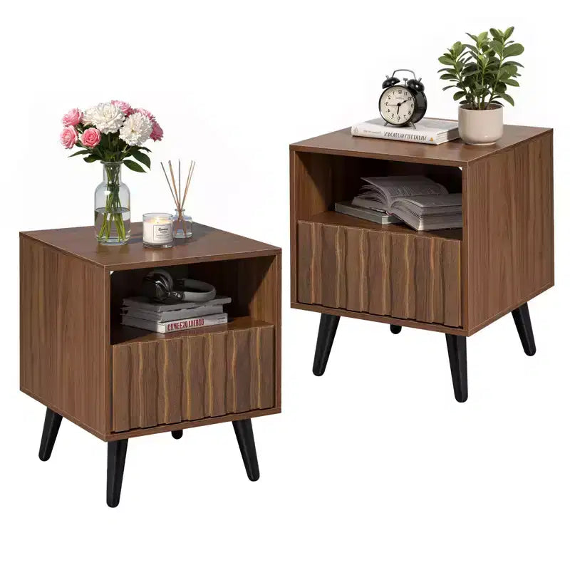 Table de chevet Mid-Century Moderne cannelée de 50 cm avec tiroirs et espace de rangement ouvert, pieds en bois massif, table de chevet en noyer pour chambre à coucher 