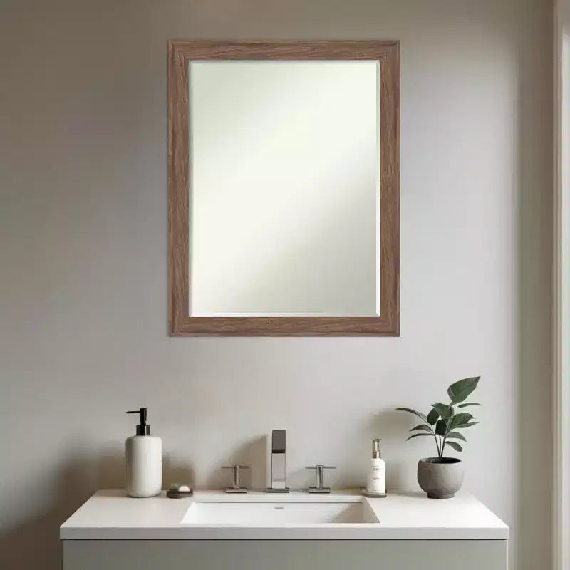 Miroir mural de salle de bain biseauté étroit petite, brun moyen 27,25 x 21,25 po