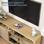 Meuble TV cannelé de 59 po pour téléviseurs jusqu'à 65 po, meuble de divertissement moderne du milieu du siècle avec panneaux ondulés et étagères ouvertes, console multimédia en bois pour chambre à coucher