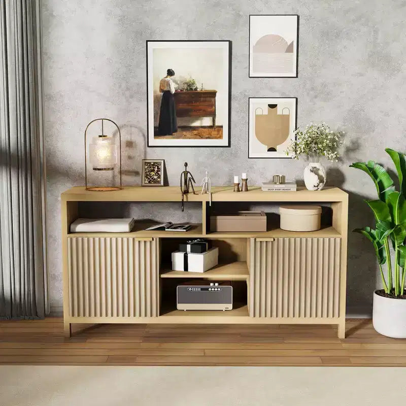 Meuble TV cannelé de 59 po pour téléviseurs jusqu'à 65 po, meuble de divertissement moderne du milieu du siècle avec panneaux ondulés et étagères ouvertes, console multimédia en bois pour chambre à coucher